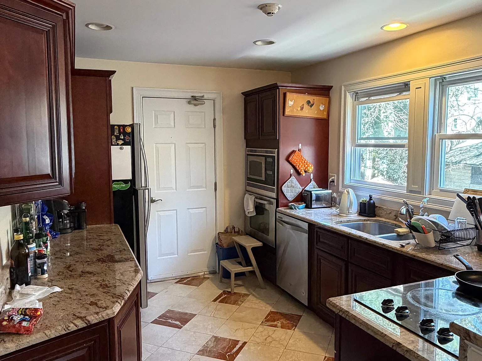 3 bed, 1100 sqft, $2,800 — Photo 4