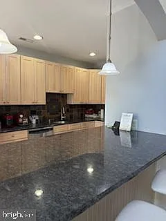 636 Greycliffe Ln — Photo 8