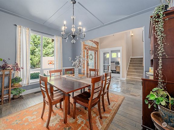 4th image of 2628 Cliffside Lane NW