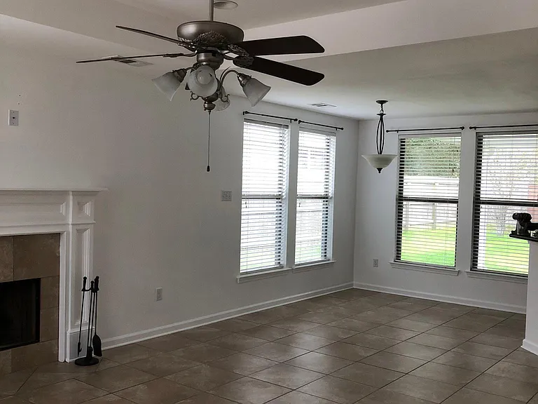 804 Fay St — Photo 3