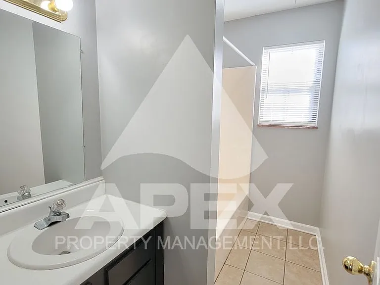 2028 Woodrow Dr — Photo 14