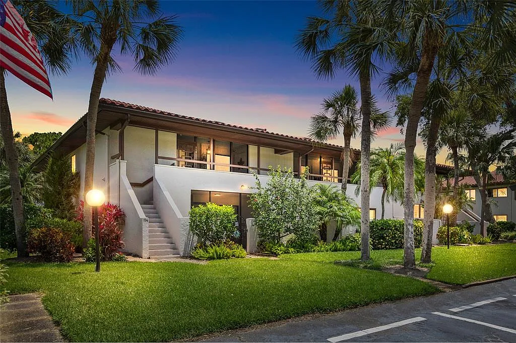 2 bed, 2.0 bath, 1185 sqft, $1,900 — Photo 1