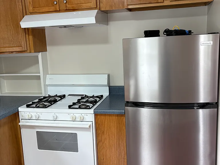 172 Rosemont Gdn #B — Photo 9