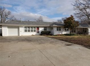 218 S 5th St, Okemah, OK 74859