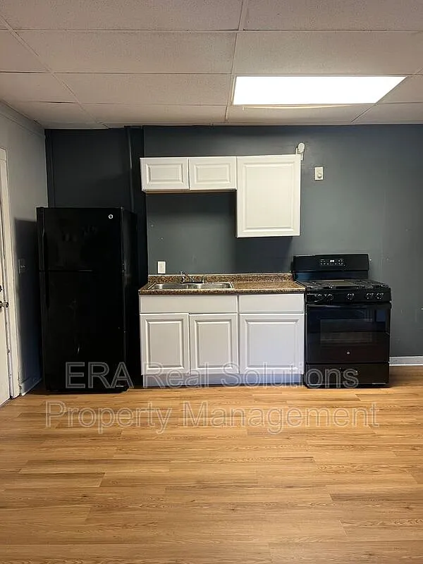 2 bed, 1.0 bath, $1,095 — Photo 2
