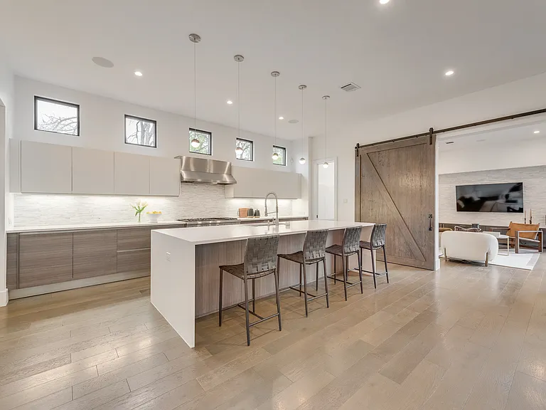 6420 Kenwood Ave — Photo 21