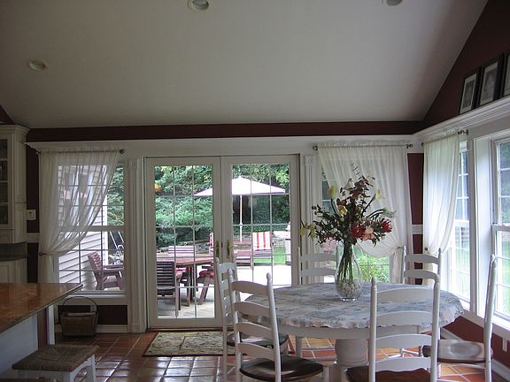 5th image of 9 Howard Ct