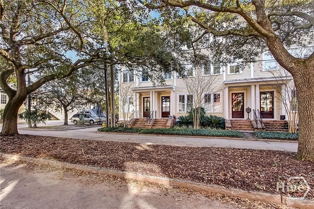 3 bed, 2.5 bath, 1419 sqft, $4,000 — Photo 4