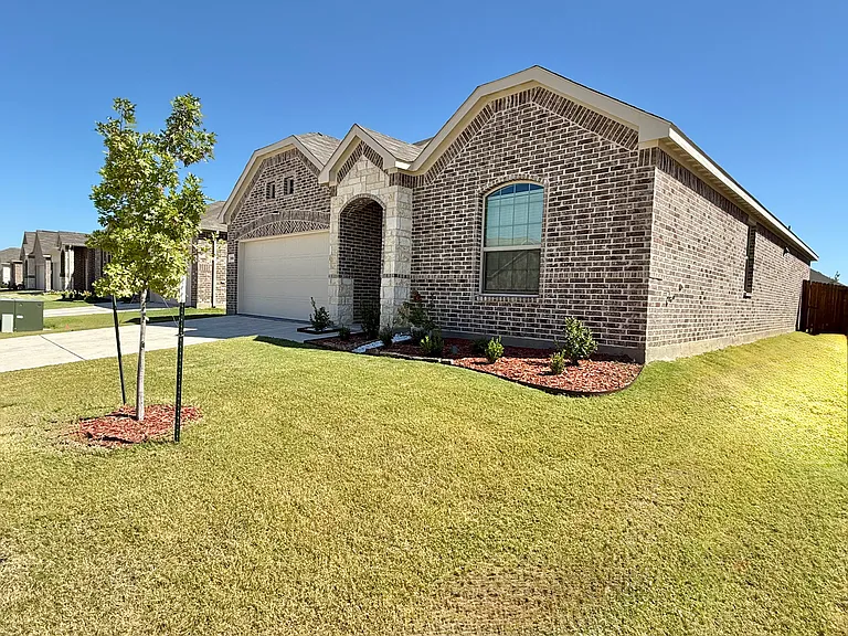 5119 Penrose Dr — Photo 5