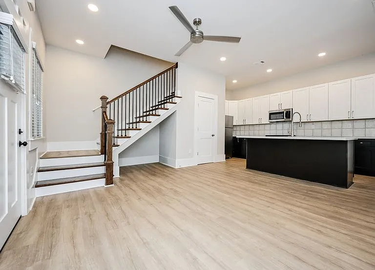 616 Linwood Ave NE #B — Photo 1
