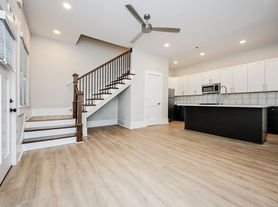 616 Linwood Ave NE