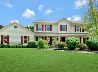 W148N7058 Terriwood Dr, Menomonee Falls, WI 53051