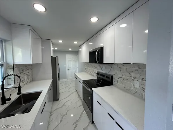 20 Broadway Cir, Fort Myers, FL 33901