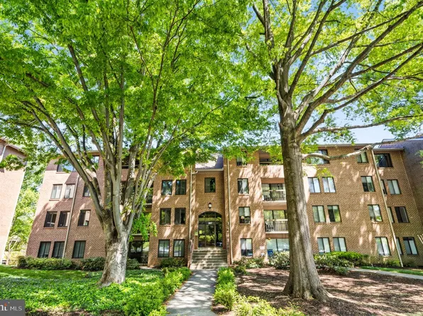 5817 Edson Ln APT 101, Rockville, MD 20852