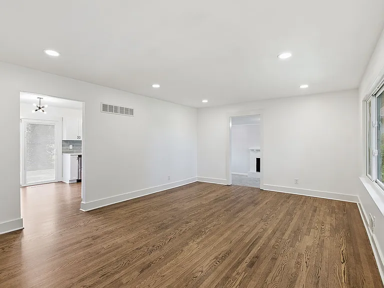 8806 Marty St — Photo 2