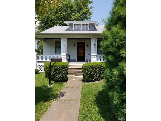 311 Franklin Ave photo 1