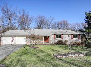 15 Broadmoor Dr, Mechanicsburg, PA 17055