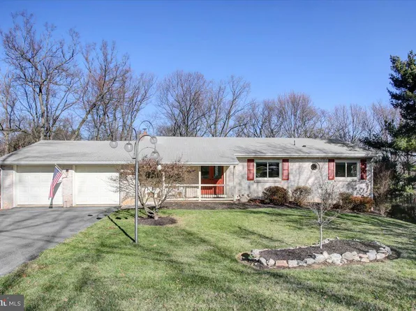 15 Broadmoor Dr, Mechanicsburg, PA 17055