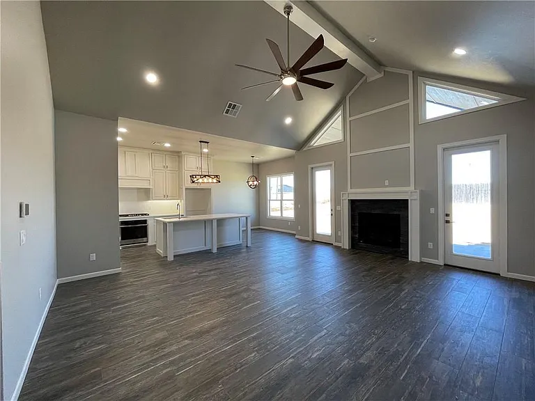 15809 Capri Ln — Photo 5