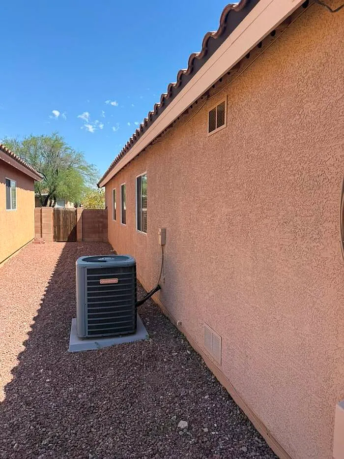 3 bed, 2.0 bath, 1663 sqft, $2,000 — Photo 4