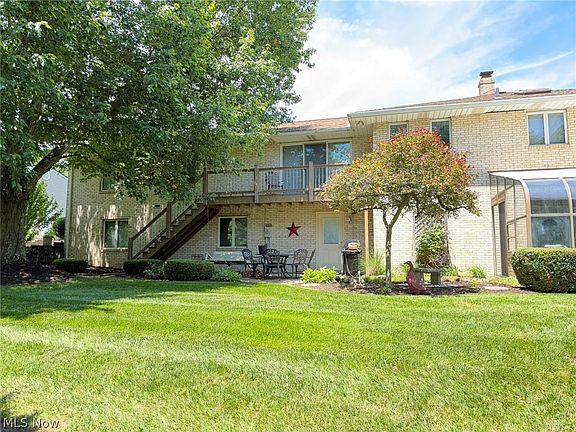 3rd image of 946 Douglas Dr