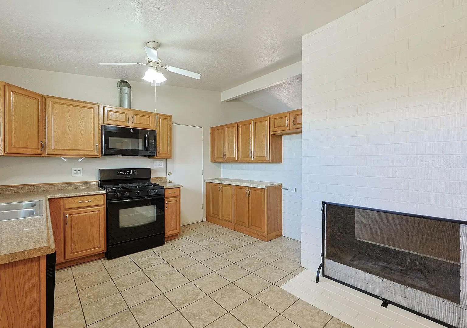 3BR/1.5BA Chula Vista Home with Large Fenced Yard & Carport — Photo 3