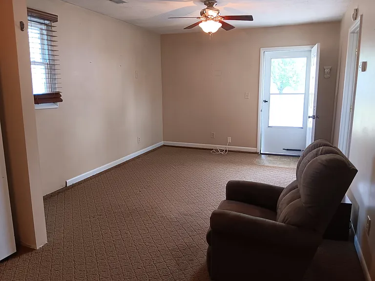1047 Victory Ln — Photo 4