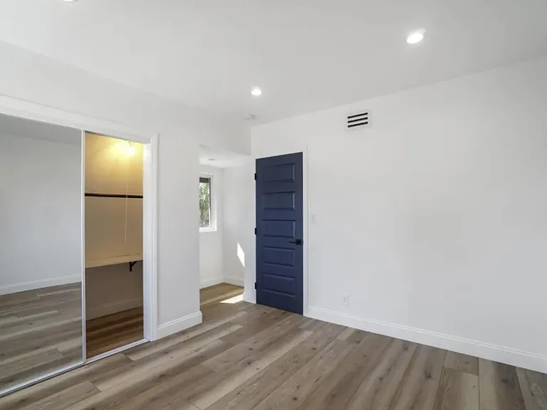 11044 Whitegate Ave — Photo 14