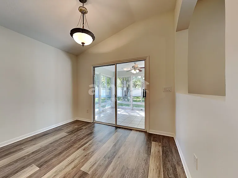 408 Corklan Ct — Photo 5