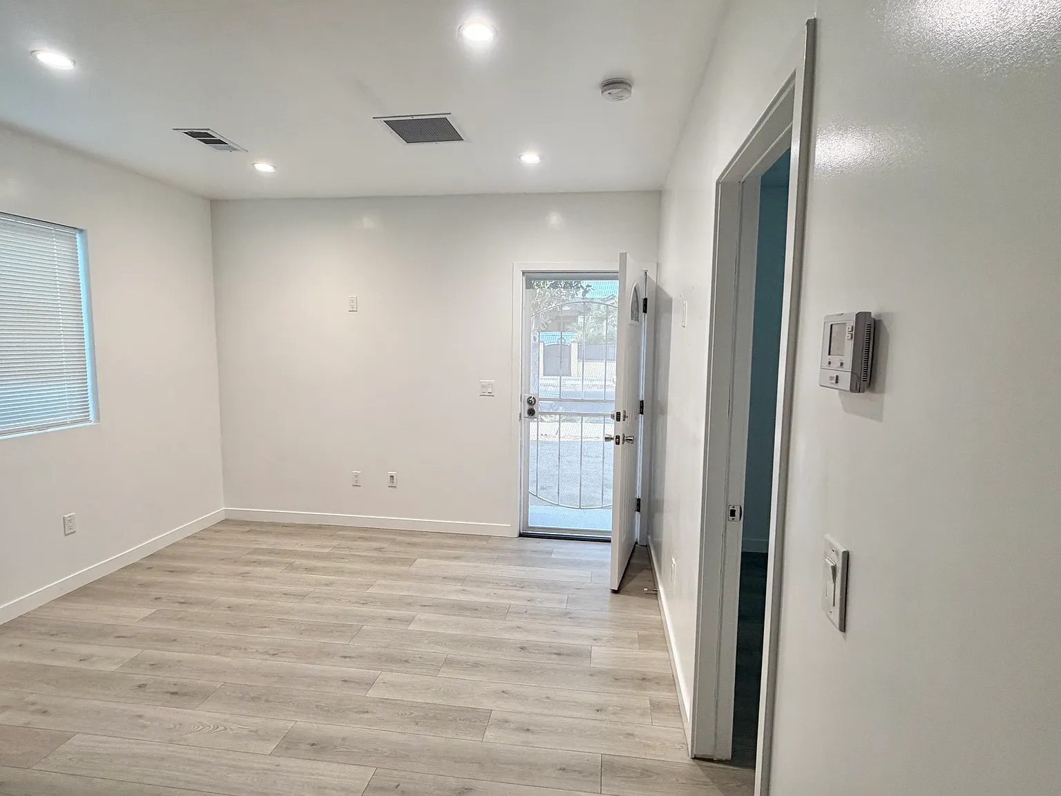 1 bed, 450 sqft, $1,700 — Photo 2