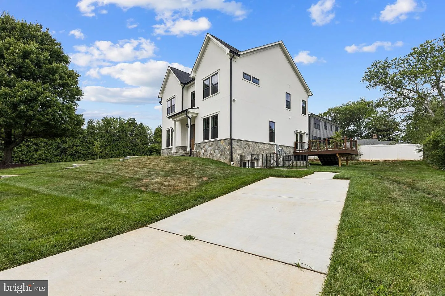 2 bed, 1.5 bath, 1500 sqft, $3,500 — Photo 2