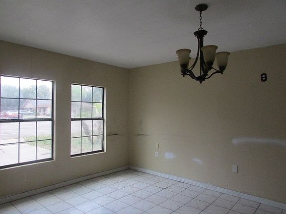 4th image of 1418 State Ave