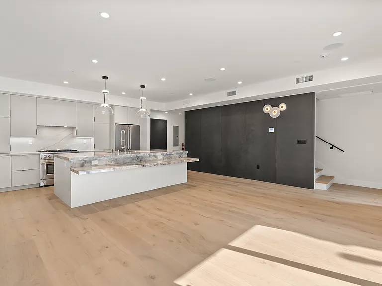 453 N Stanley Ave — Photo 24