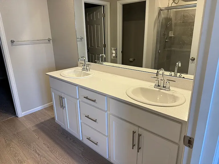 745 N Tempe St — Photo 10