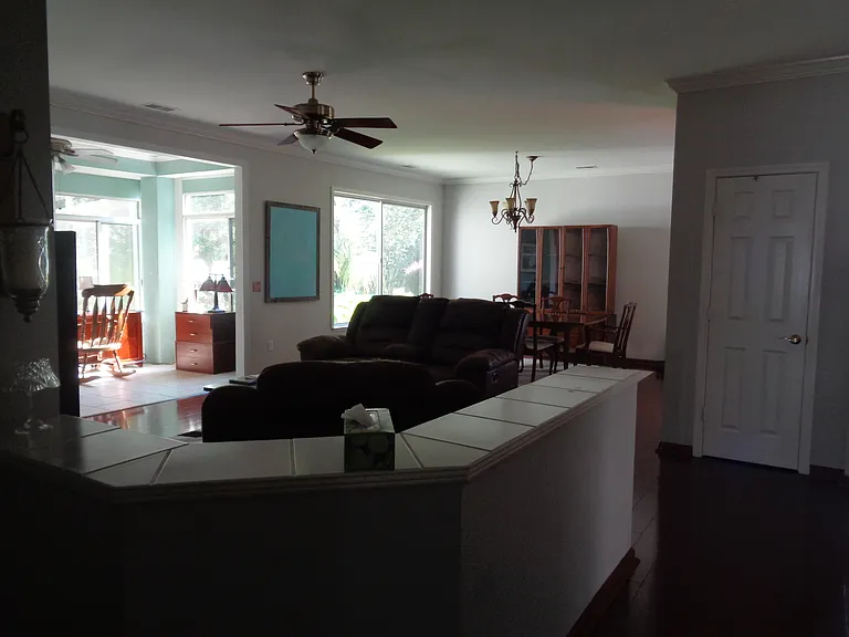 18 Chiffelle St — Photo 3