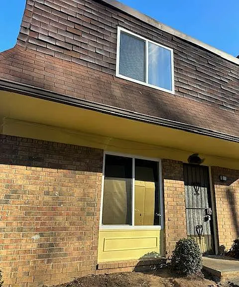 265 Peyton Pl SW — Photo 1