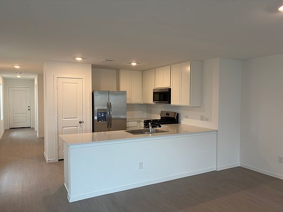 4th image of 3020 Huntersville Dr