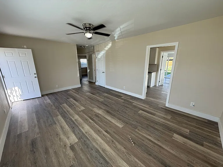 3845 Strong St — Photo 3