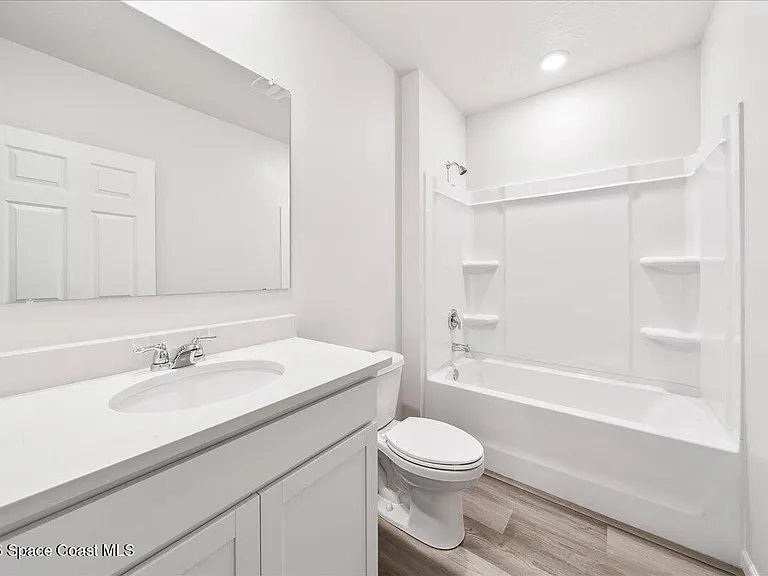 566 Rembrandt St SE — Photo 7