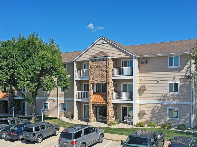 Golden Creek Apartments — Photo 16