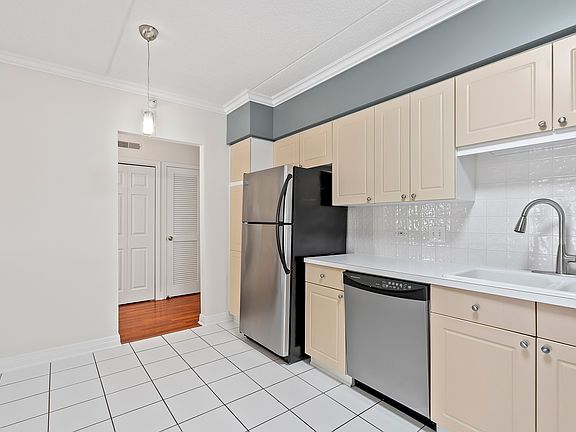 4th image of 675 Pearson St APT 505