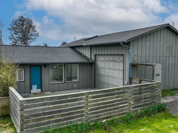 207 5th Street NE, Long Beach, WA 98631