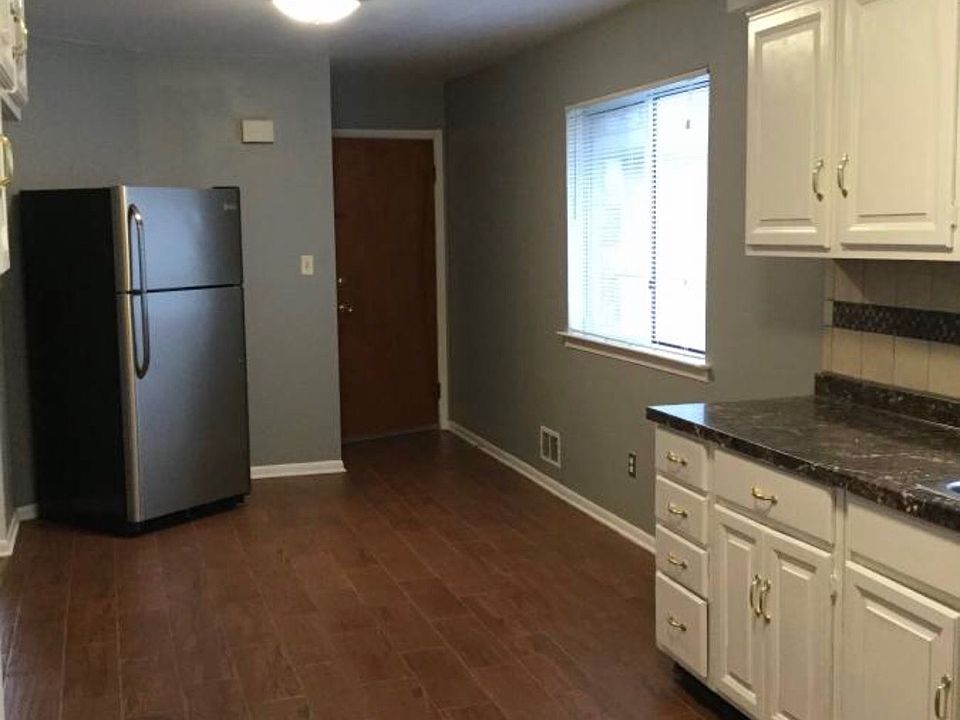 kitchen with stainless steel appliances. refrigerator is inc