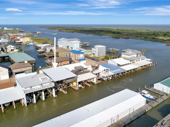 504 S 12th St, Port O Connor, TX 77982