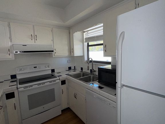 4th image of 220 Hiawatha Ct E #220