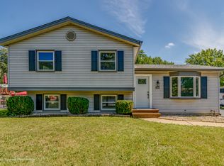 2301 Briar Ln, Lindenhurst, IL