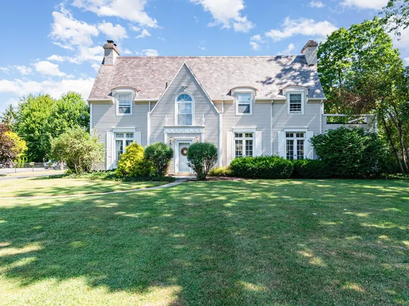 2239 Carroll Rd, Bay City, MI 48708