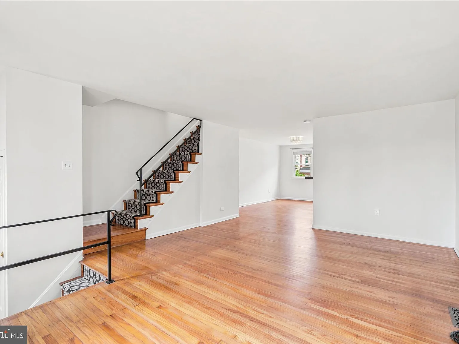 3 bed, 1260 sqft, $2,650 — Photo 2