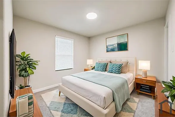 946 Olive Dr — Photo 14