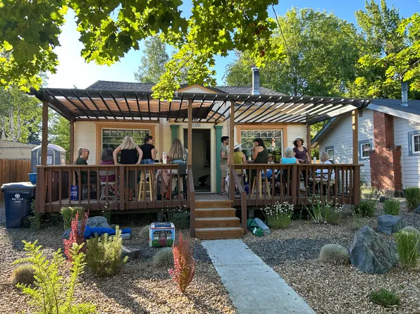 1335 NW Harmon Blvd, Bend, OR 97703